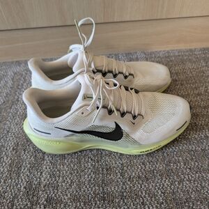 Nike Men's Running Shoes - White with Neon Yellow Accent